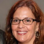 Sofia foto perfil. Ela Sempre Bem, feito para mulheres que buscam inspiração para viver com estilo e bem-estar.