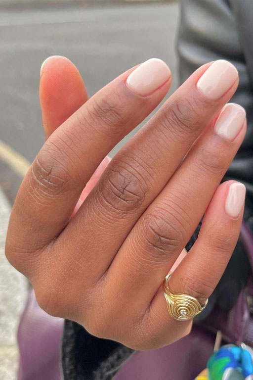 Unhas minimalistas: guia prático para o verão. Ela Sempre Bem