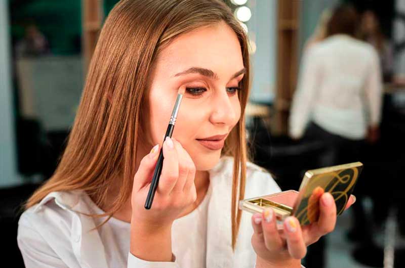 Maquiagem para olhos pequenos: truques para destacar o olhar. Ela Sempre Bem