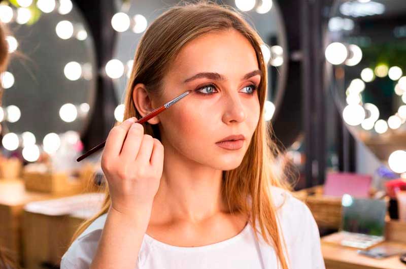 Maquiagem para olhos pequenos: truques para destacar o olhar. Ela Sempre Bem