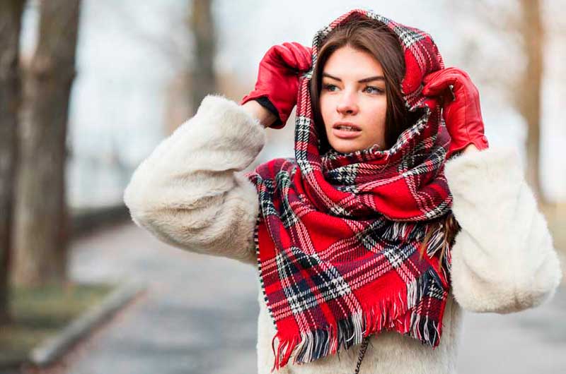 Lenços no inverno: 5 formas de usar com estilo no dia a dia. Ela Sempre Bem